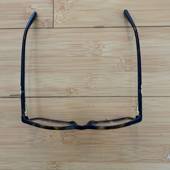 Tortoise pattern prescription eyeglasses